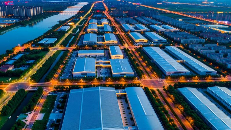 厂家直销的楼顶防水补漏产品，相较于市场上的其他渠道，具有以下优势：